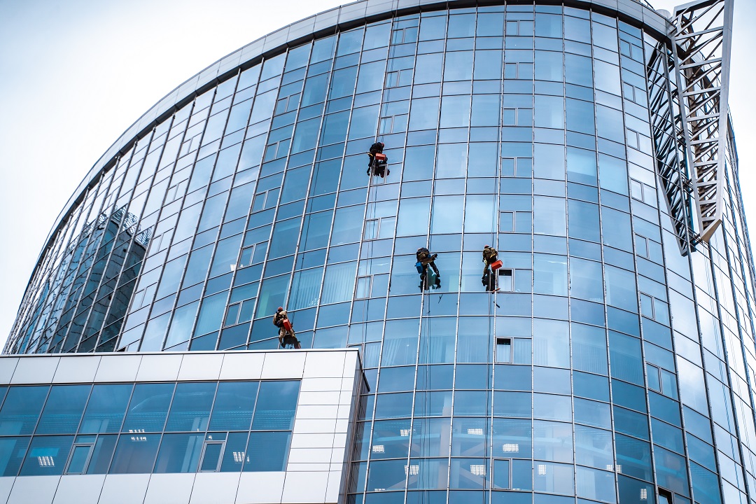 Why Rope Access Is the Safest Way for Facade Glass Replacement Services in Dubai